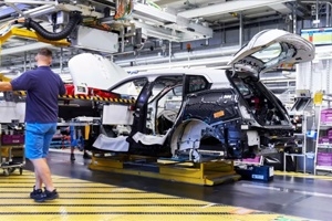 智能的材料組合令寶馬iX實現減重并獲得最大剛性