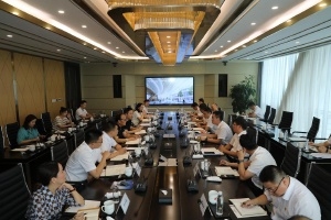 桐鄉(xiāng)政企聯(lián)動現(xiàn)場會開進振石、巨石，一如既往支持大企業(yè)穩(wěn)定發(fā)展！