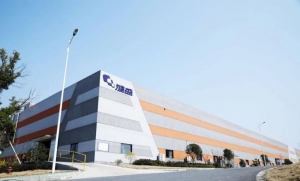 拓高智能裝備助力鴻盛新材料進軍復(fù)材邊框行業(yè)