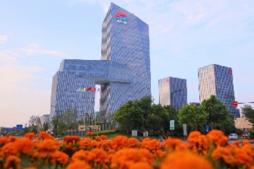 點贊！中國巨石榮登2023年玻璃纖維十大品牌榜單之首