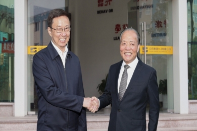 2020年11月，時(shí)任中共中央政治局常委、國(guó)務(wù)院副總理韓正，視察巨石九江公司。韓正贊揚(yáng)巨石是好項(xiàng)目、好產(chǎn)品、好工廠，希望巨石圍繞新技術(shù)新材料拓展產(chǎn)業(yè)鏈，提高核心競(jìng)爭(zhēng)力，實(shí)現(xiàn)集約發(fā)展。